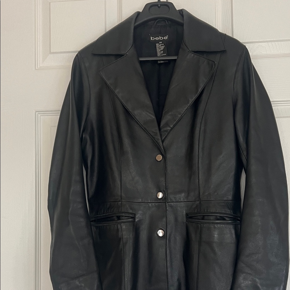 Vintage Bebe genuine leather Sleek Black Trench Coat tailored fit with 3 buttons - Picture 8 of 12